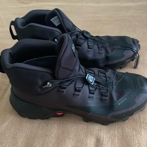 Salomon Cross 2 Hiking Boots Women’s Sz8Wide Width